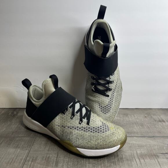 Womens NIKE AIR ZOOM Strong Grey Training Strap Shoes Sz 9 Running Fashion - Picture 1 of 11